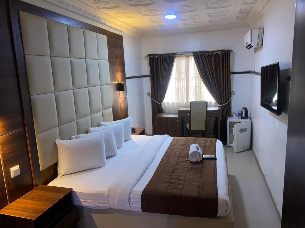 Presken Hotel @Villa Икеджа Екстериор снимка
