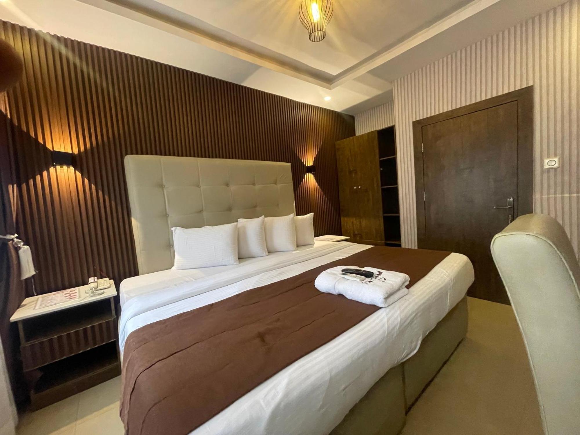 Presken Hotel @Villa Икеджа Екстериор снимка