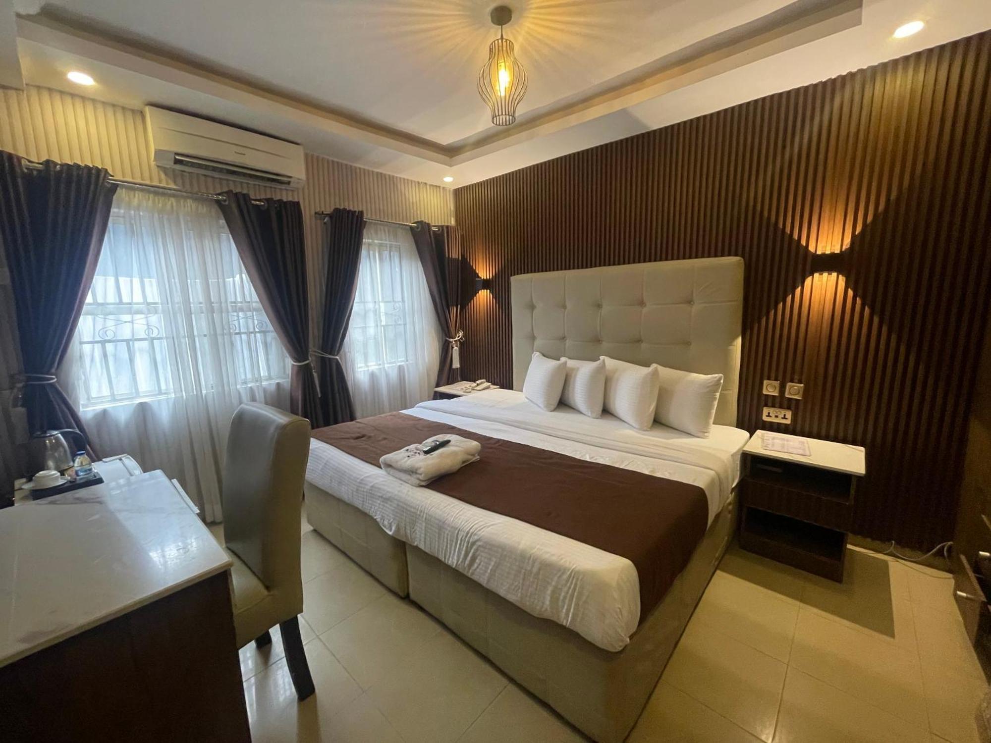Presken Hotel @Villa Икеджа Екстериор снимка